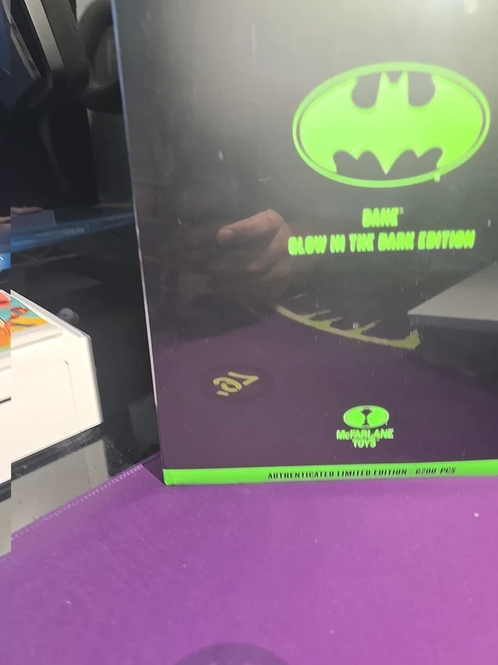 MCFARLANE DC MULTIVERSE BANE GLOW IN THE DARK EDICIÓN ETIQUETA DORADA EXCLUSIVA 2025. Foto 2 de 4