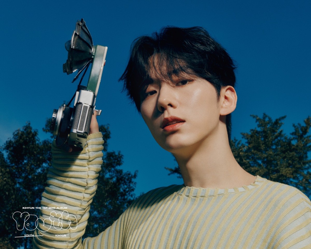 KIHYUN 1st Mini Album YOUTH Random Ver. CD+96p P.Book+P.Card+