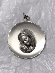 mother and infant pendant