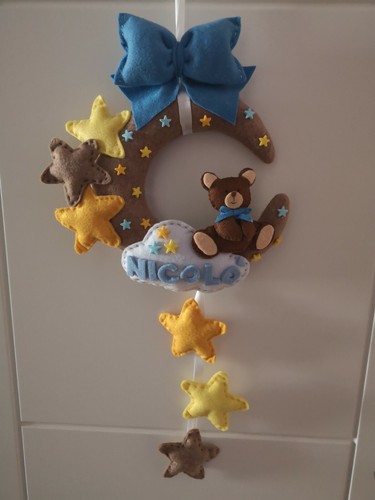 FIOCCO NASCITA FELTRO, PANNOLENCI E FIMO LUNA ORSETTO STELLE FIOCCO FATTO A MANO - Foto 9 di 12