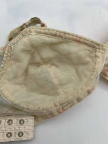 60s Era Vasserette Bra Sz 32C Satiny/ Lightly Lined Movie Prop - Picture 9 of 9