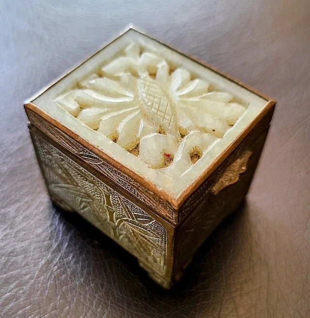 Pastillero chino vintage con placa antigua de jade blanco Foto 3 de 4