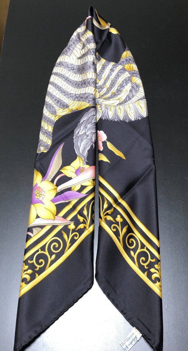 【関税&送料込】Ferragamo Scarfs Bouquet print silk scarf - Women | Ferragamo