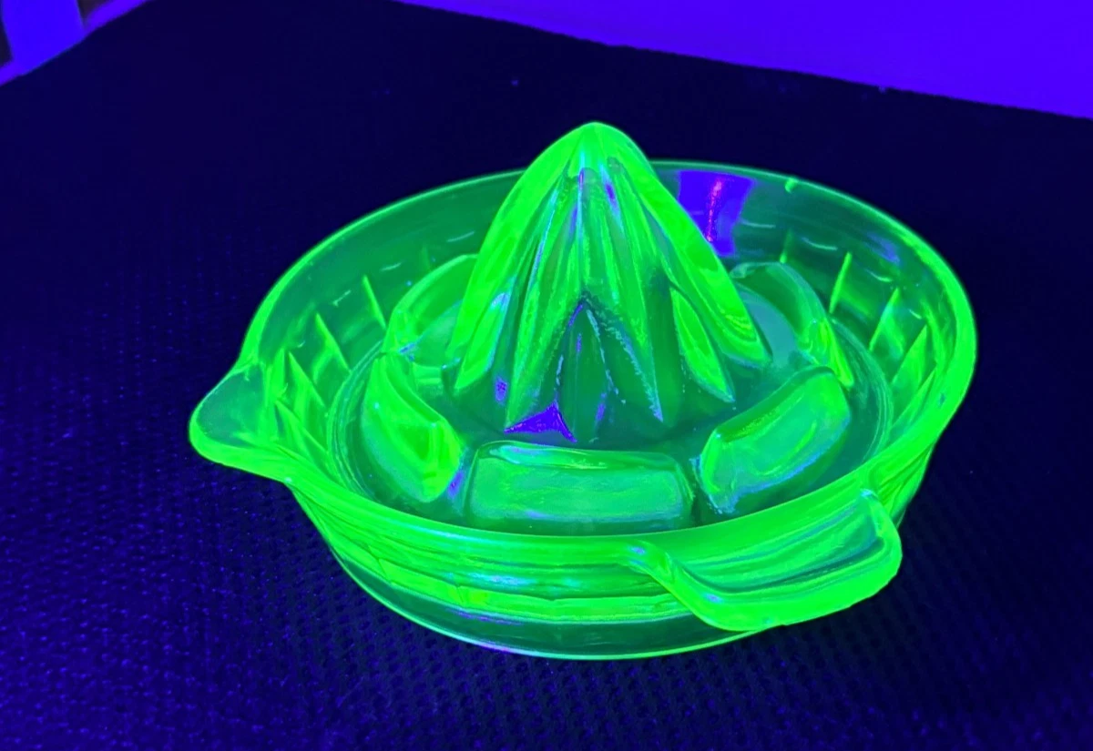 VTG Green Depression GLASS Reamer Uranium Vaseline Citrus Squeezer Lemon Juicer