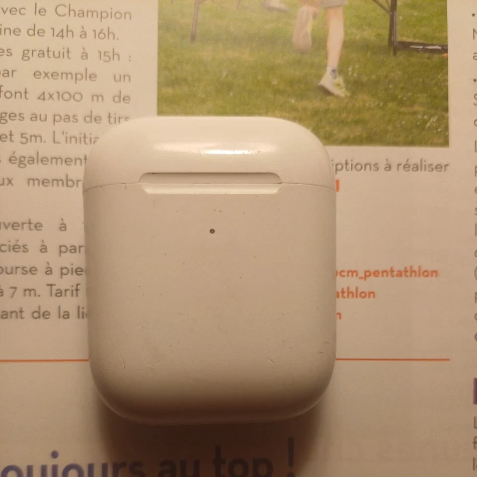 Apple AirPods (2nd generation), photo 2 sur 3