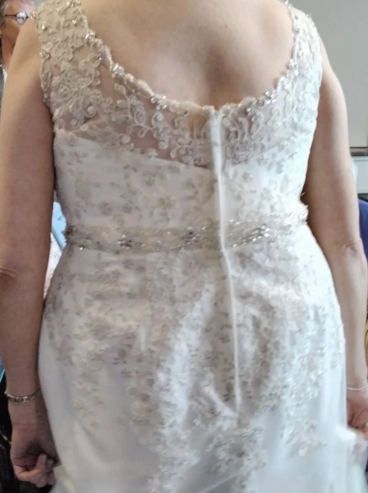 Off White Wedding Dress - Image 2 of 4