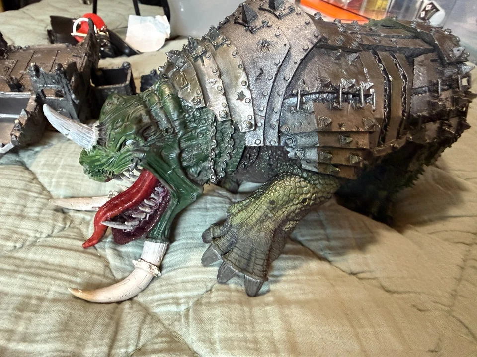 Warhammer 40k ORKS Gargantuan Squiggoth Painted Resin - Image 2 of 4