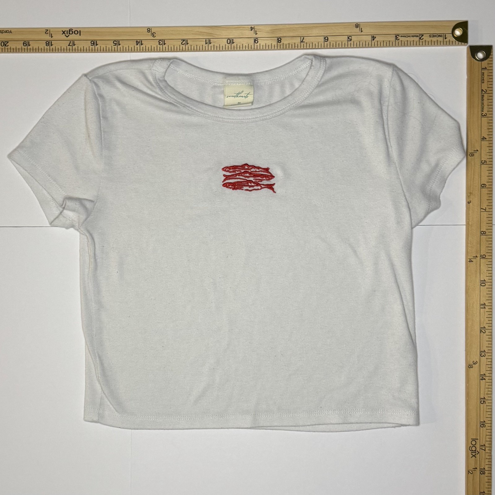 Women's Baby Tee White Cropped Embroidered Red Fish - Shirt Size M