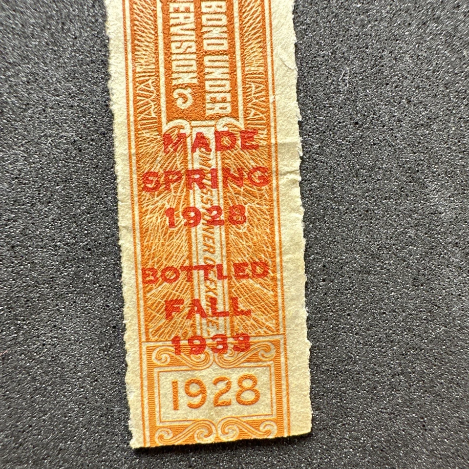 Sello de ingresos de botellas de licor de Canadá de 1928 Foto 4 de 4