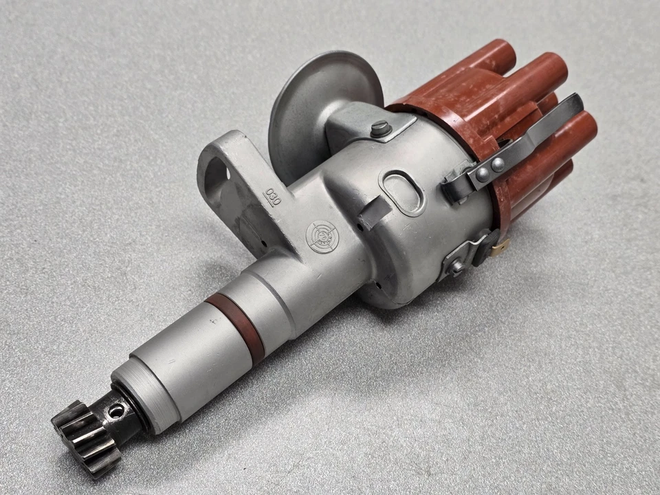 BONITO USADO ORIGINAL BOSCH PORSCHE 911 2.7 JFUD6 DISTRIBUIDOR ROTOR TAPA PUNTOS 631 Foto 2 de 4