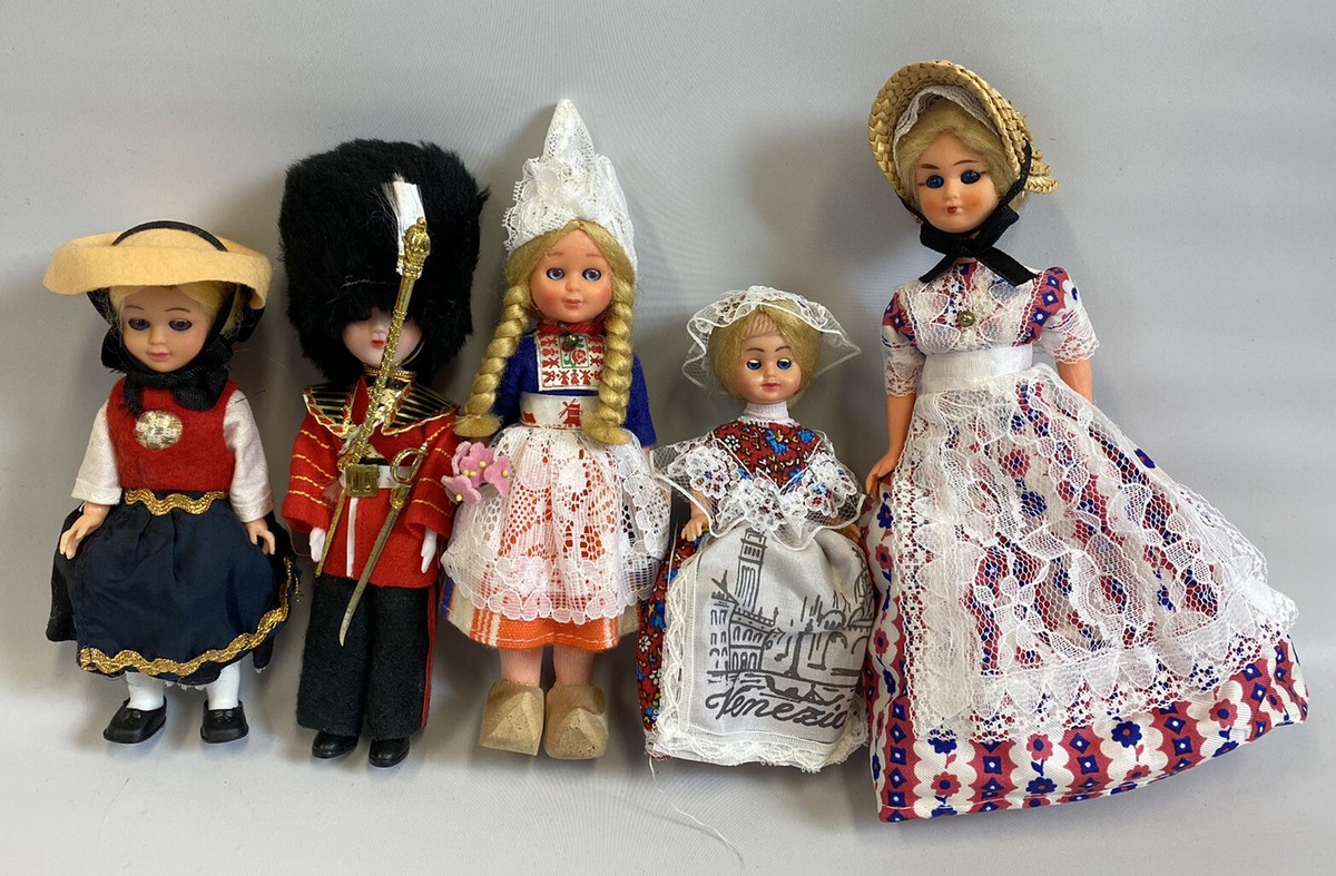 Vintage Lot Of Small European Dolls Holland Venice London Guard