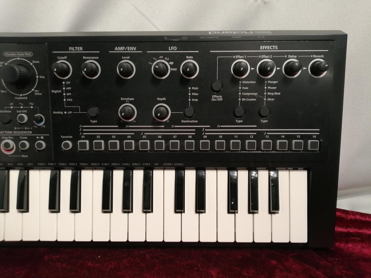 ROLAND JD-XI Synthesizer Analog Keyboard Black keyboard ROLAND JD-XI Synthesizer Analog Keyboard Black keyboard