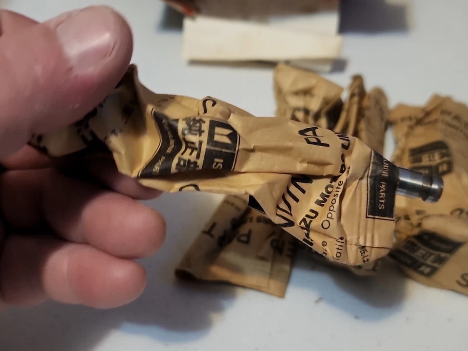 Juego de 4 válvulas de escape GM NOS Chevy LUV ISUZU VAUXHALL BEDFORD PICK UP 94217179 Foto 2 de 4