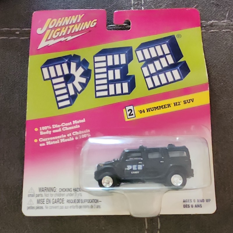 Johnny Lightning PEZ '04 Hummer H2 SUV Die-Cast Model Car Collectible Vehicle