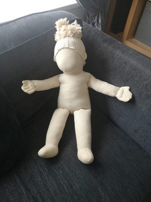 Eine Waldorfpuppe. Leere Waldorfpuppe 2 Fuß groß