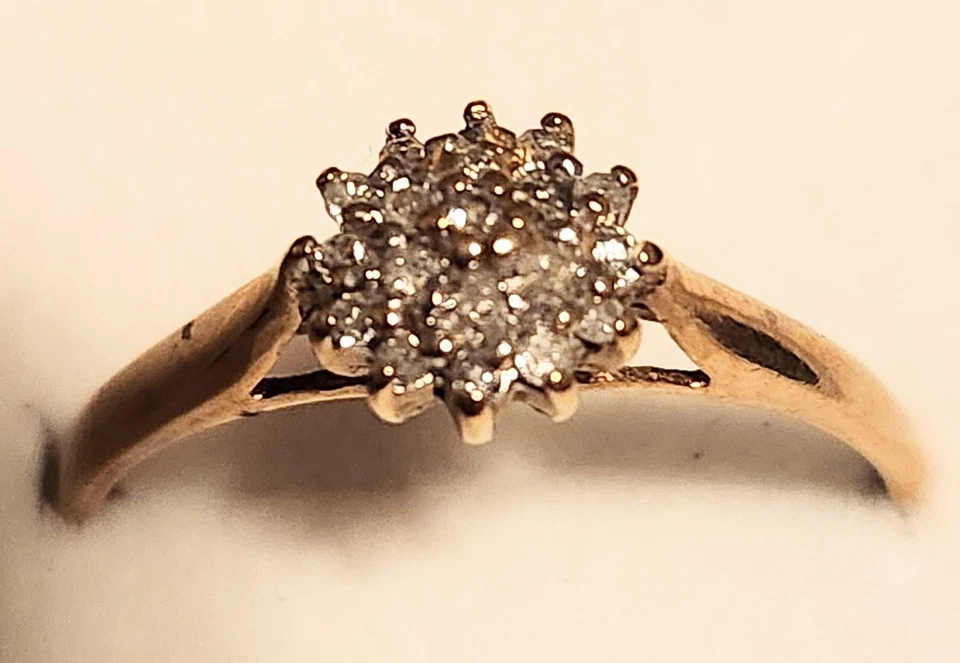 Anillo racimo diamantes oro 9k Foto 3 de 4