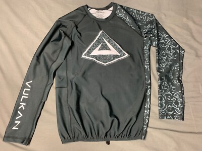 Vulkan MMA rash Guard Men s Large
