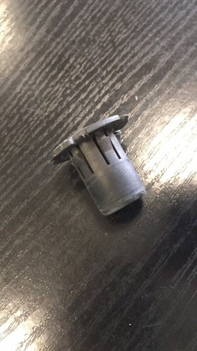 BMW 5 F10 Kühlerstecker 7575392