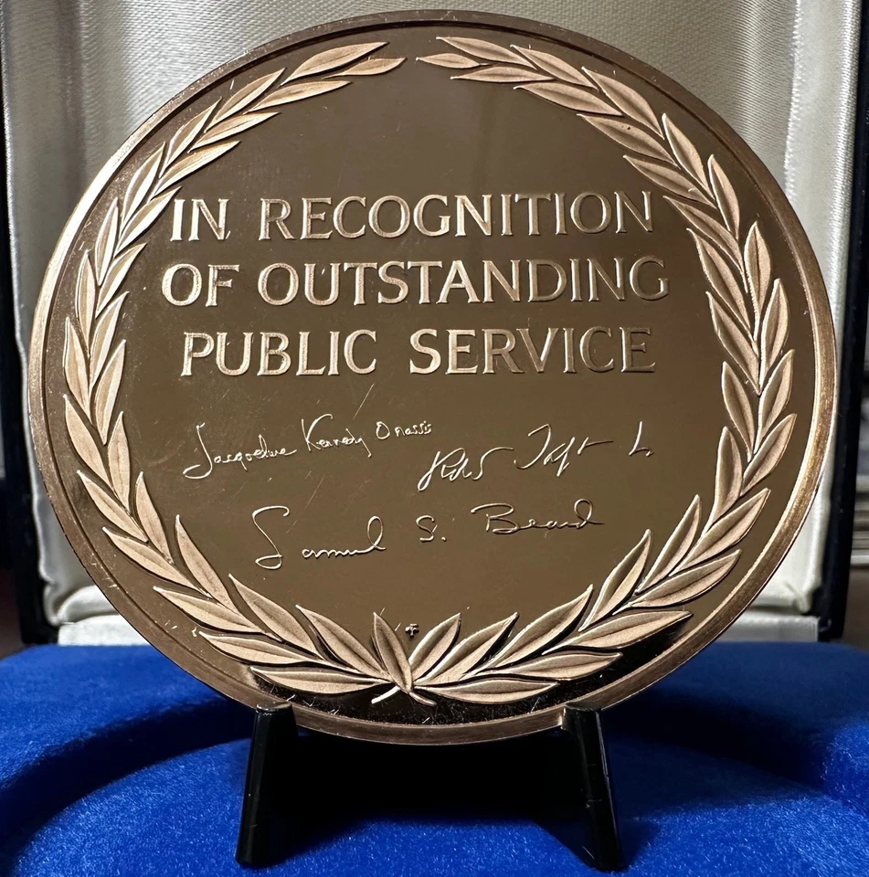 1981 United States Large Bronze Proof Thomas Jefferson Award Heavy Cameo Copper! - Image 2 of 4