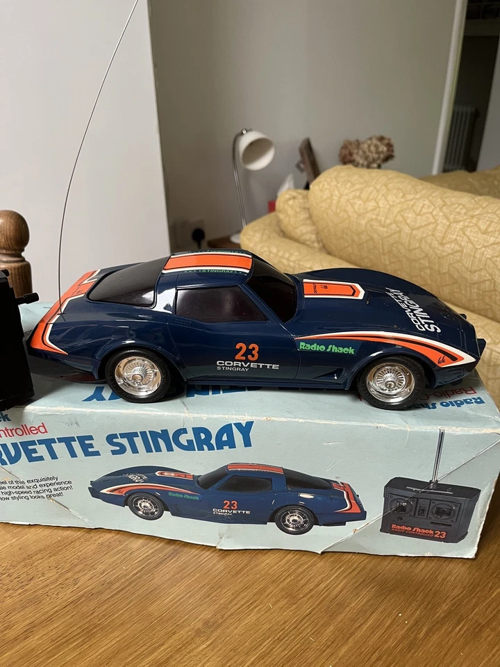 Rare Radio Shack Radio Controlled Corvette Stingray, Blue with Red stripe 1980’s - Image 3 of 4