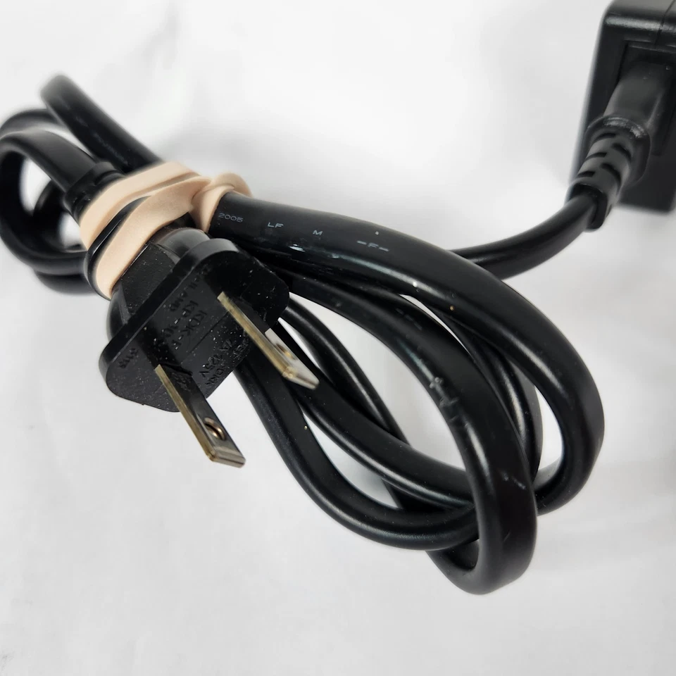 Cargador de batería OEM PENTAX D-BC8 para la batería Pentax D-Li95 Foto 3 de 4