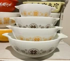 PYREX  Town And Country  cinderella Stacking Mixing Bowls 4 Piece Set