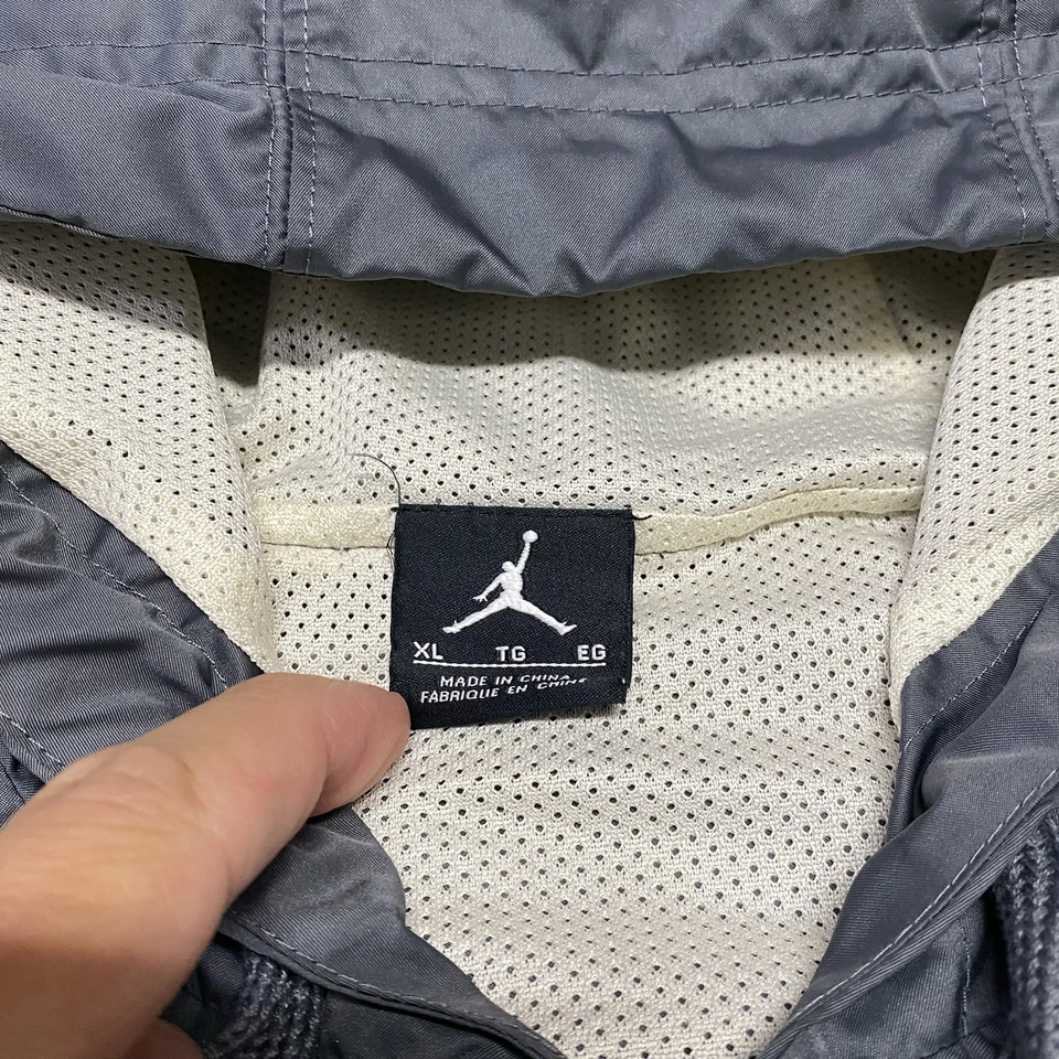 Chaqueta Air Jordan Hombres XL Cortavientos Sudadera con Capucha Gris Blanco Crema Jumpman De Colección Foto 4 de 4