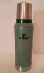 Classic Legendary Bottle by STANLEY, 1 quart Hammertone Green