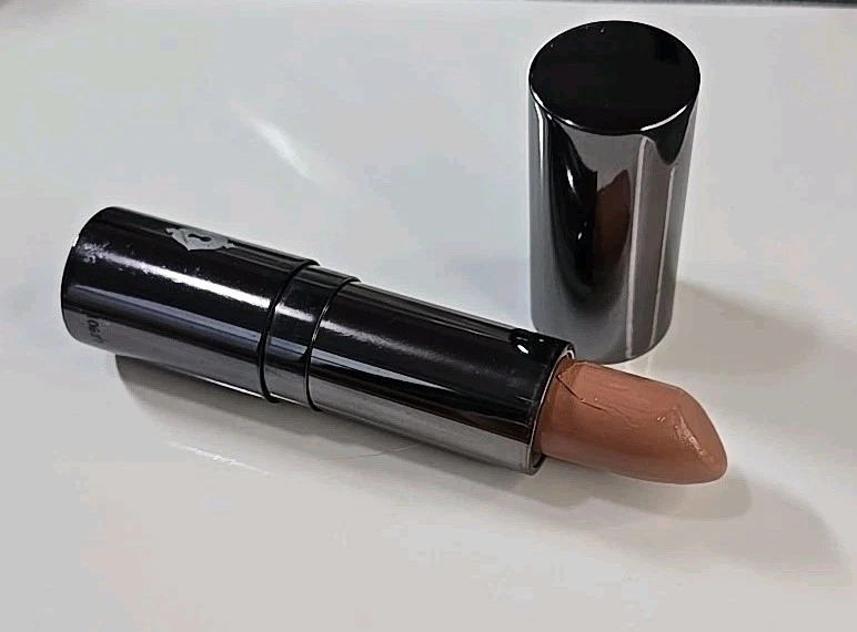 Lápiz labial DuWop PRIVATE NUDE tamaño completo  Foto 2 de 4