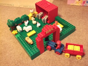 Vintage Lego Duplo Farmyard Barn Cows Horses Sheep Pig Tractor