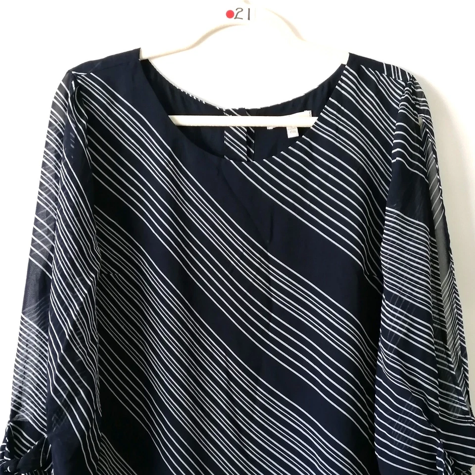 Blusa listrada feminina azul céu pálido manga 3/4 gola redonda tamanho G - Imagem 2 de 4