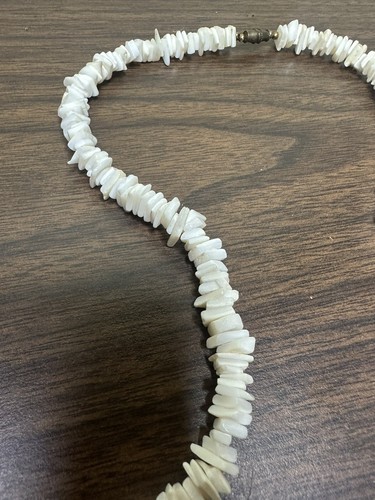 VTG White Seashell Chipped Puka Shell Necklace Surfer Boho Chic Vintage 16” - Picture 8 of 10