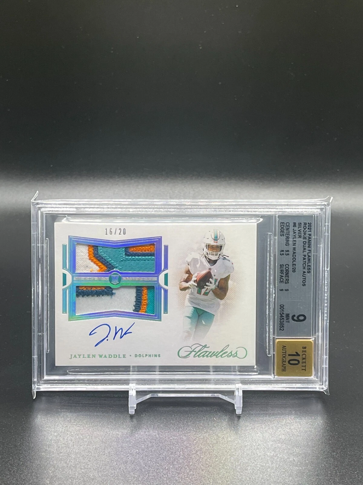 Jaylen Waddle Panini Flawless Rookie Dual Patch Autograph #RDPAJWA Base