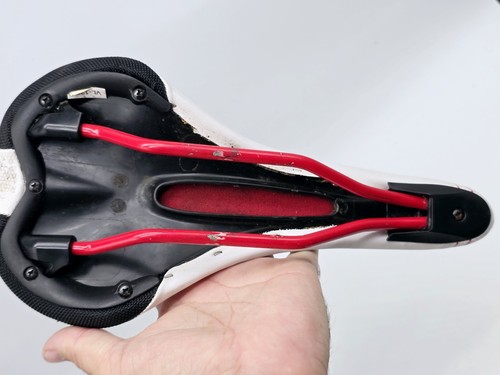 ⭐️ SPECIALIZED White Red Body Geometry MTB Hybrid Road BIKE CYCLE SEAT SADDLE ⭐️ - Picture 8 of 11