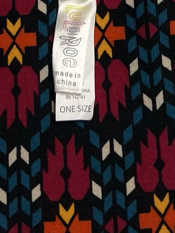 LuLaRoe Leggings OS One Size BLACK Magenta Cable KNIT Chevron Arrows Casual SOFT - Image 4 of 4