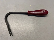 Matco Tools UT5 V-Notch Door Panel Trim Removal Tool W/ Hard Red Handle  USA