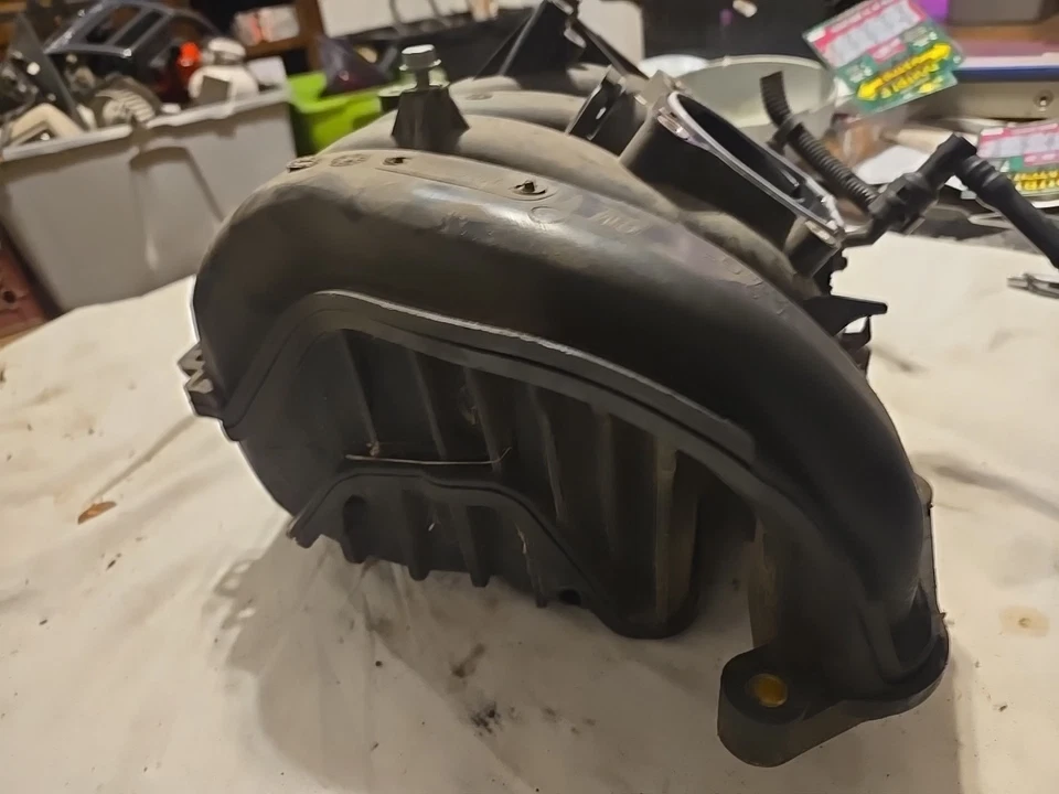 Colector de admisión Chevrolet Malibu 2,2 L OEM GM 2004-2005 Oldsmobile Alero 24467211 Foto 2 de 3