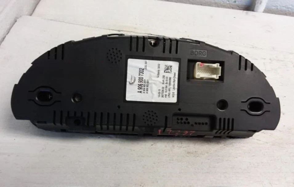 2014-2018 Mercedes-Benz Sprinter 2500 Speedometer Instrument Cluster MPH Oem - Image 2 of 4