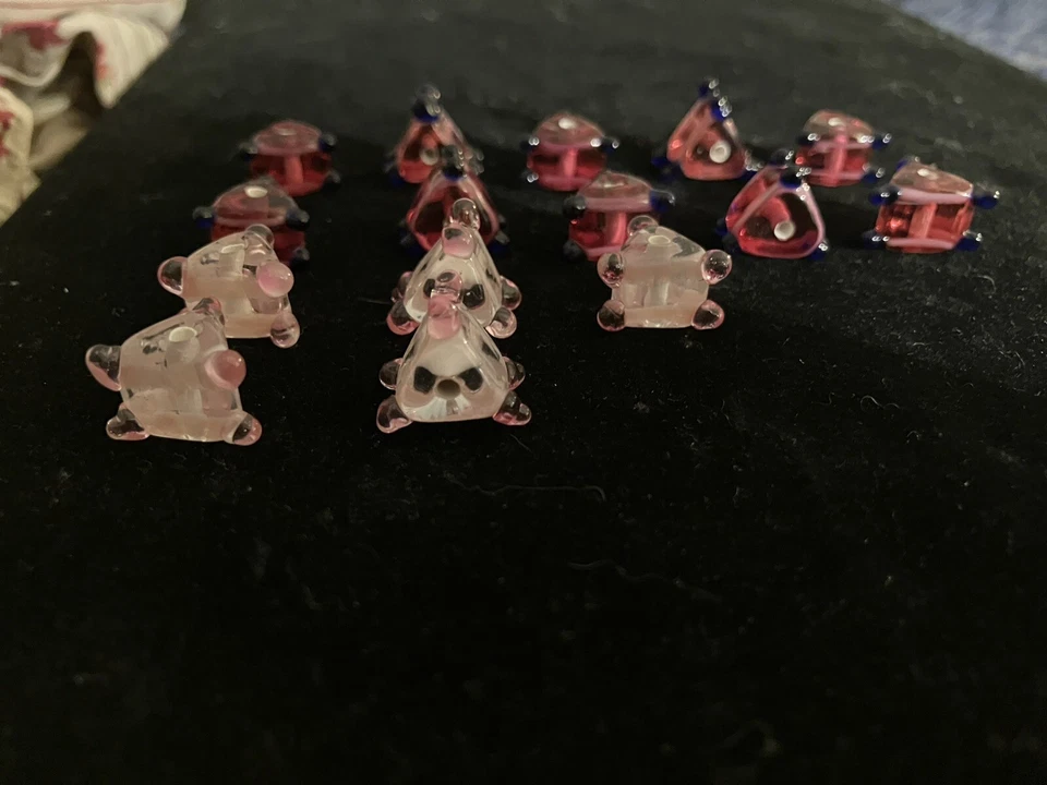 Lot Of 15 Dark/light Pink Triangular Lamp work Beads - Image 3 of 4