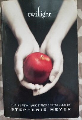 The Twilight Saga Ser.: Twilight by Stephenie Meyer (2006, Trade Paperback,...