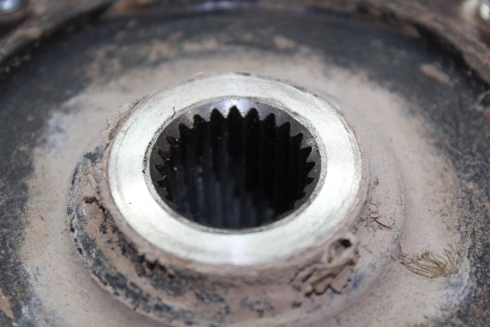 Kawasaki Mule 600 Kaf400b 2006 rueda delantera buje derecho o izquierdo Foto 2 de 4