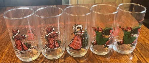 Vtg 1981 American Greetings Corp Holly Hobbie Coke Christmas Glasses Set Of 5