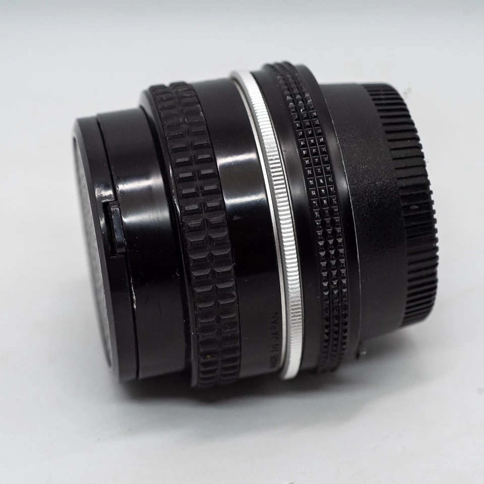 Objectif Grand Angle fixe MF NIKON AI Nikkor 20mm f/3,5 n°199921 - Photo 2/4