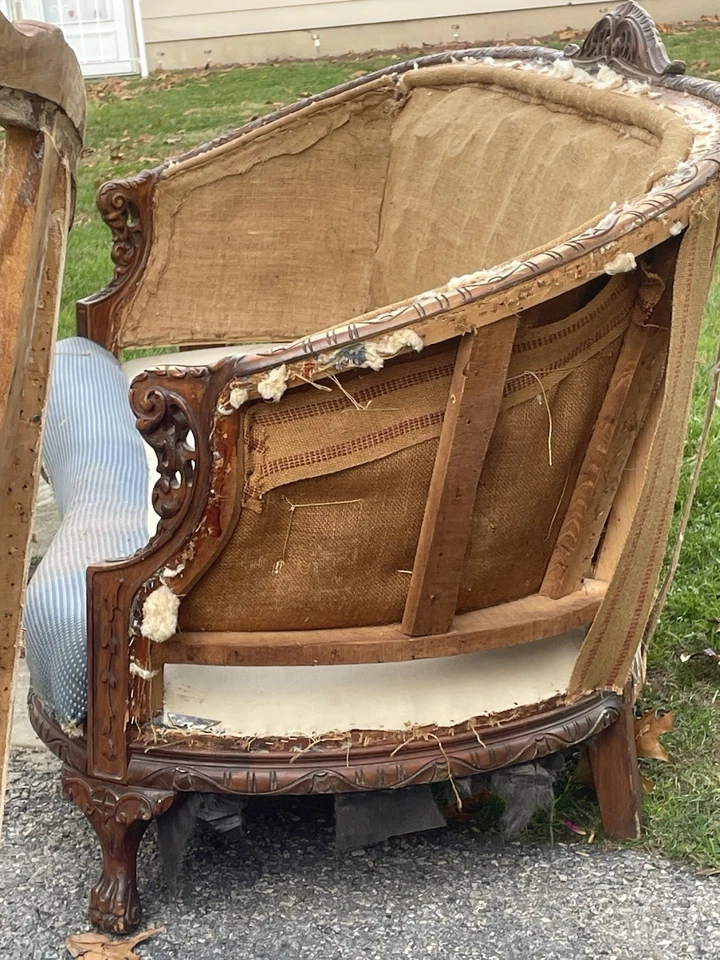 Victorian Era Settee / Carved Walnut Sofa Frame Circa 1880s - Image 4 of 4