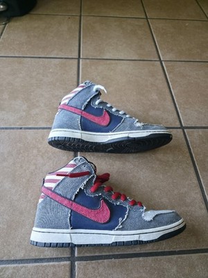 Nike Sb Dunks Born In The USA.  Size 8.5 Men. Used but In Good Condition.