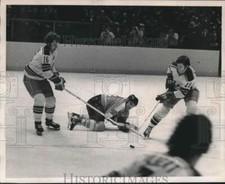 1973 Press Photo No. 18 Flyers on Ice Ross Lonsberry Rod Seiling & Jean Ratelle