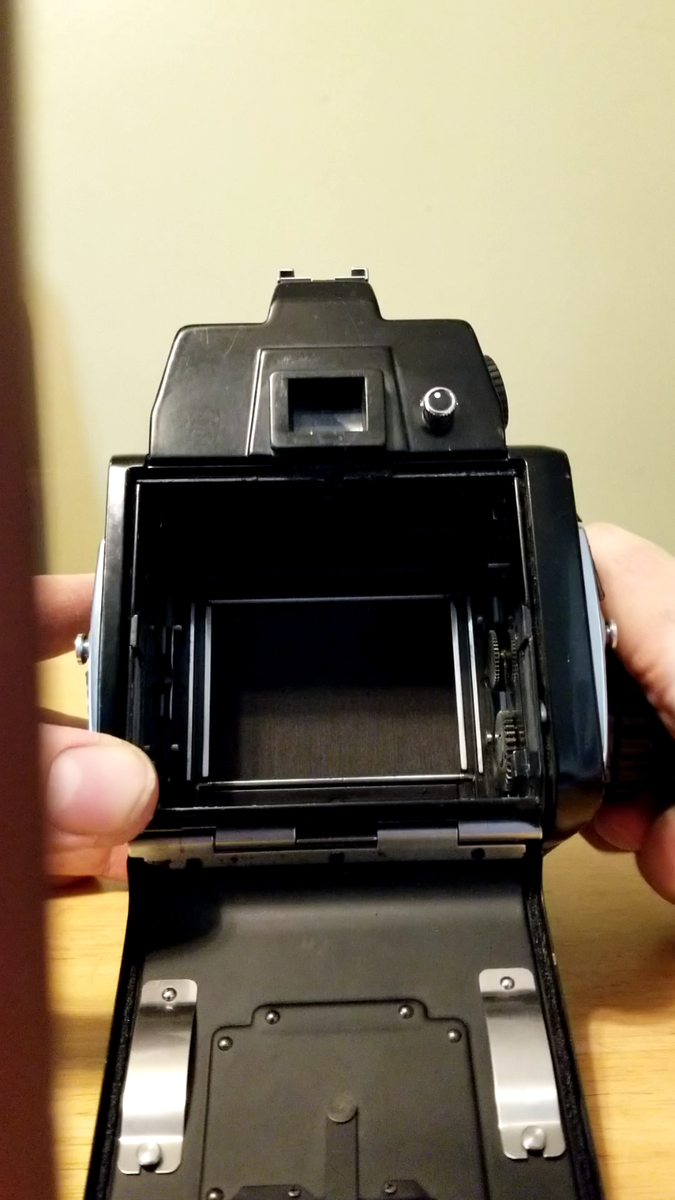 Mamiya M645 Camera Sekor C 80mm F2.8 Lens + Sunpak auto 611, Prism