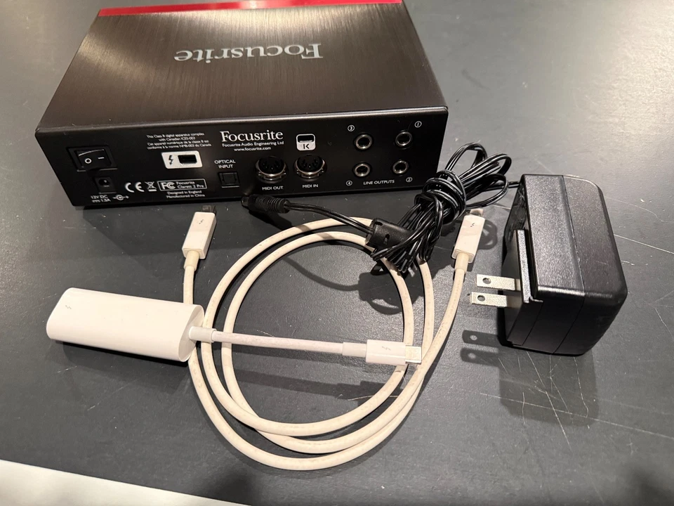 Focusrite Clarett 2Pre THUNDERBOLT2 Audio Interface Excellent Condition w/Cable - Image 4 of 4