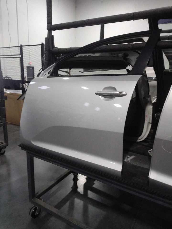 Conjunto de puerta delantera izquierda usado se adapta a: Kia Sportage 2013 con solar L. automático Foto 3 de 4