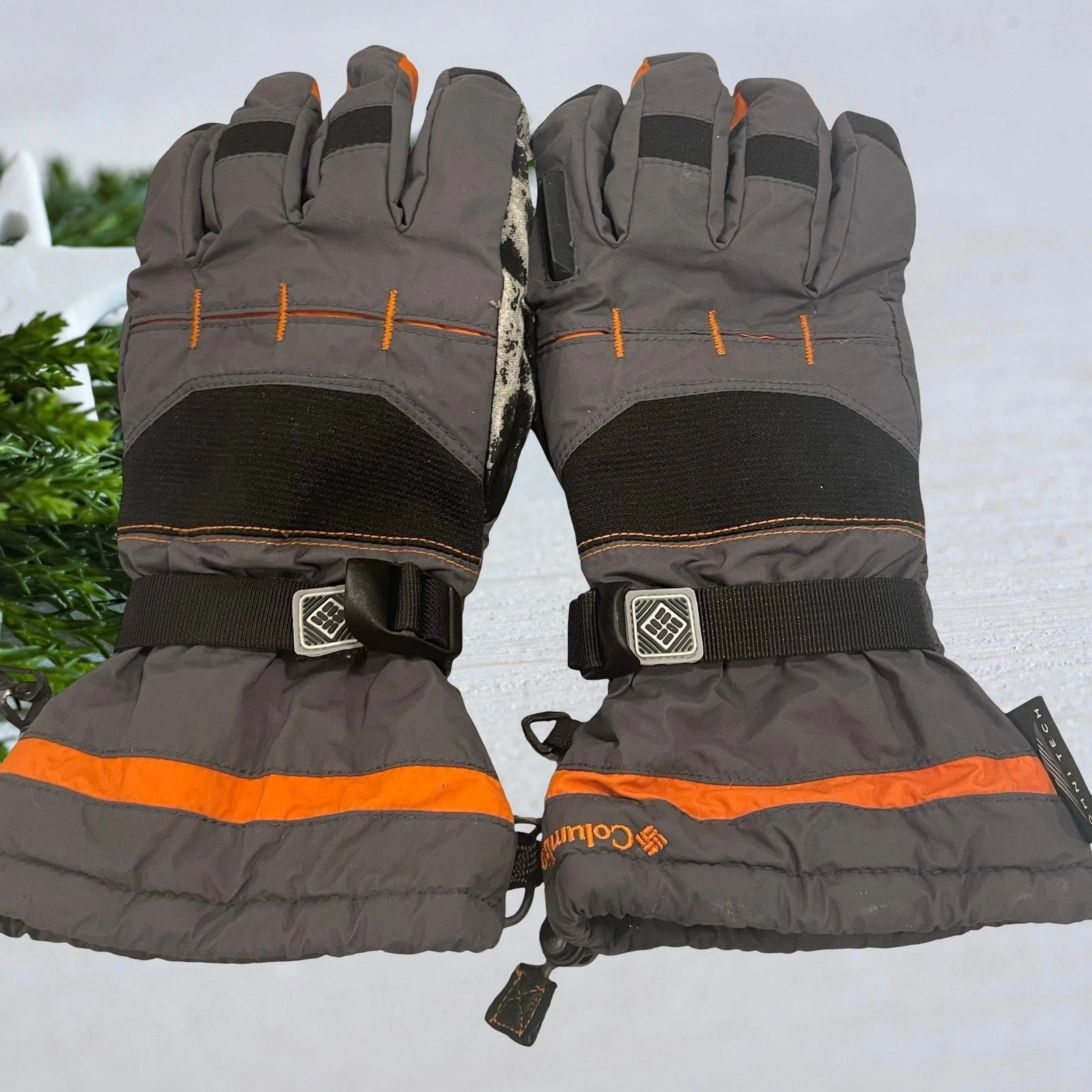 Columbia OmniTech Winter Gloves Mens Medium Black Waterproof Breathable Ski Snow
Opens in a new wind